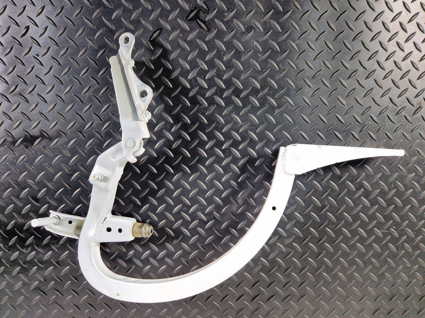 12-18 AUDI A6 C7 GENUINE REAR LEFT SIDE BOOT HINGE 4G5827301B