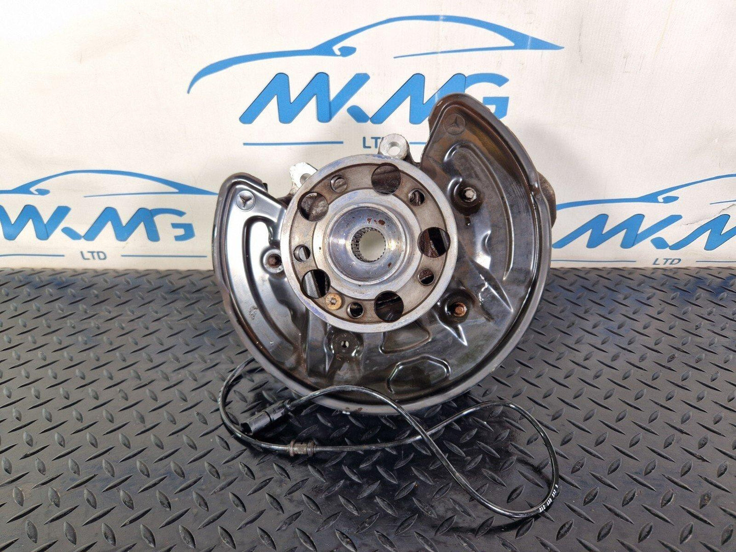 14-21 MERCEDES BENZ C200 W205 REAR LEFT PASSENGER SIDE WHEEL HUB A2055467380