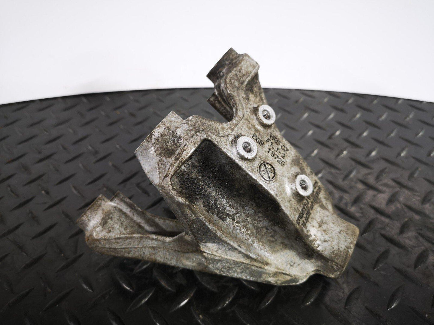 16-19 AUDI A4 B9 S-LINE GENUINE V6 3.0TDI CSW LEFT N/S ENGINE MOUNT 8W0199307H