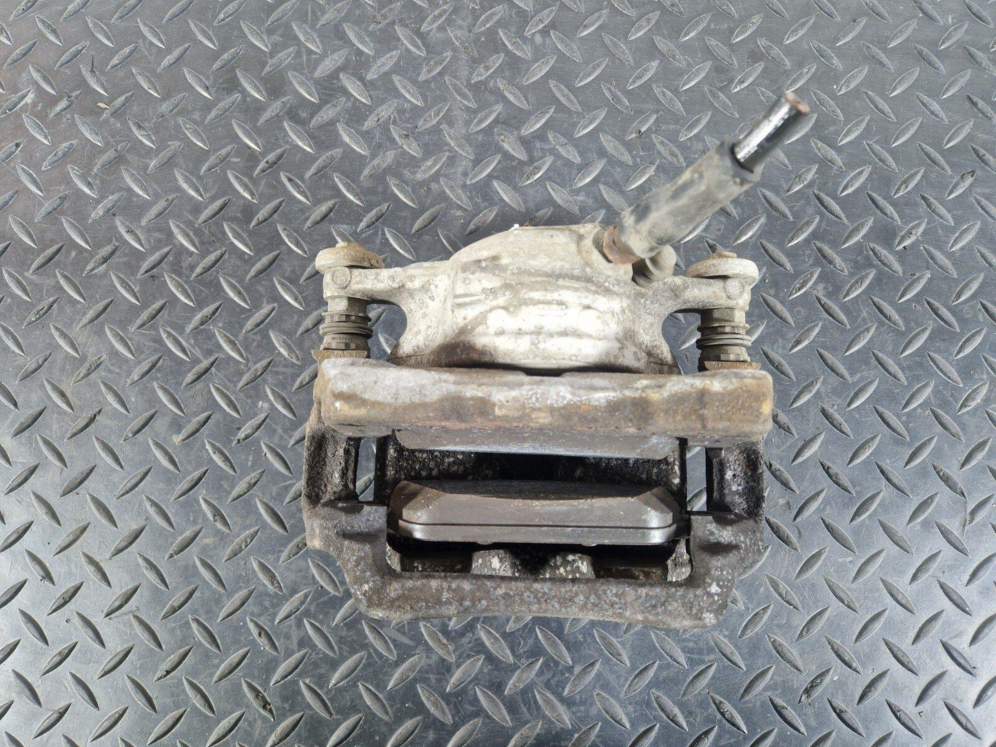 14-21 MERCEDES BENZ C200d W205 FRONT LEFT N/S BRAKE CALIPER A2054210581