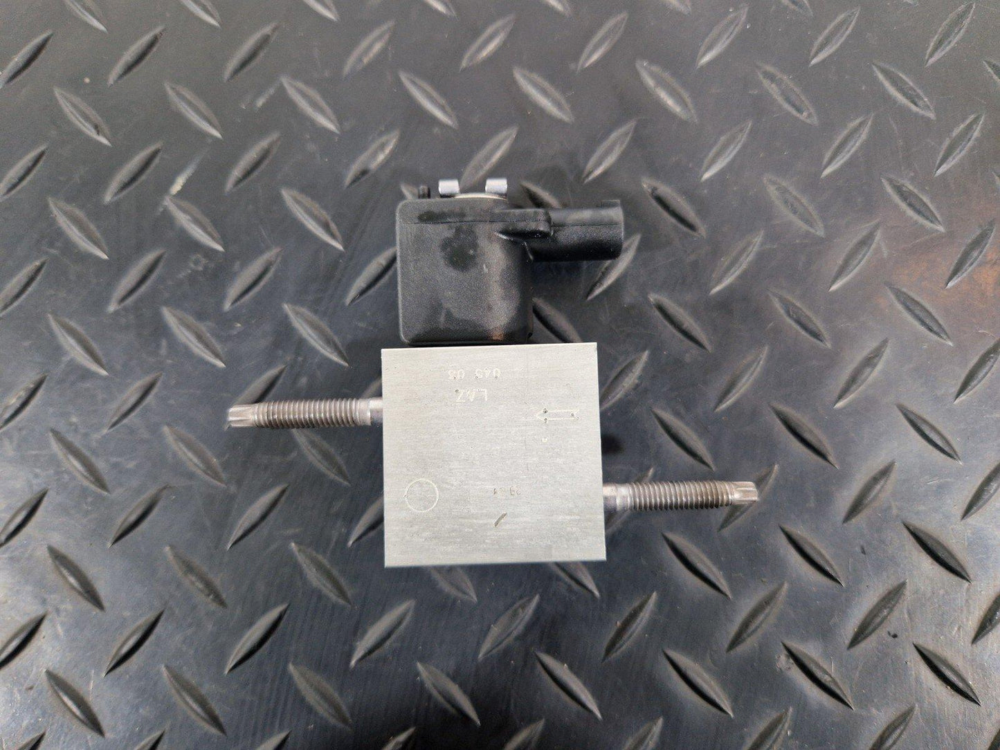 19-ON MERCEDES BENZ CLA C118 GENUINE AIR CONDITION EXPANSION VALVE A2058300206