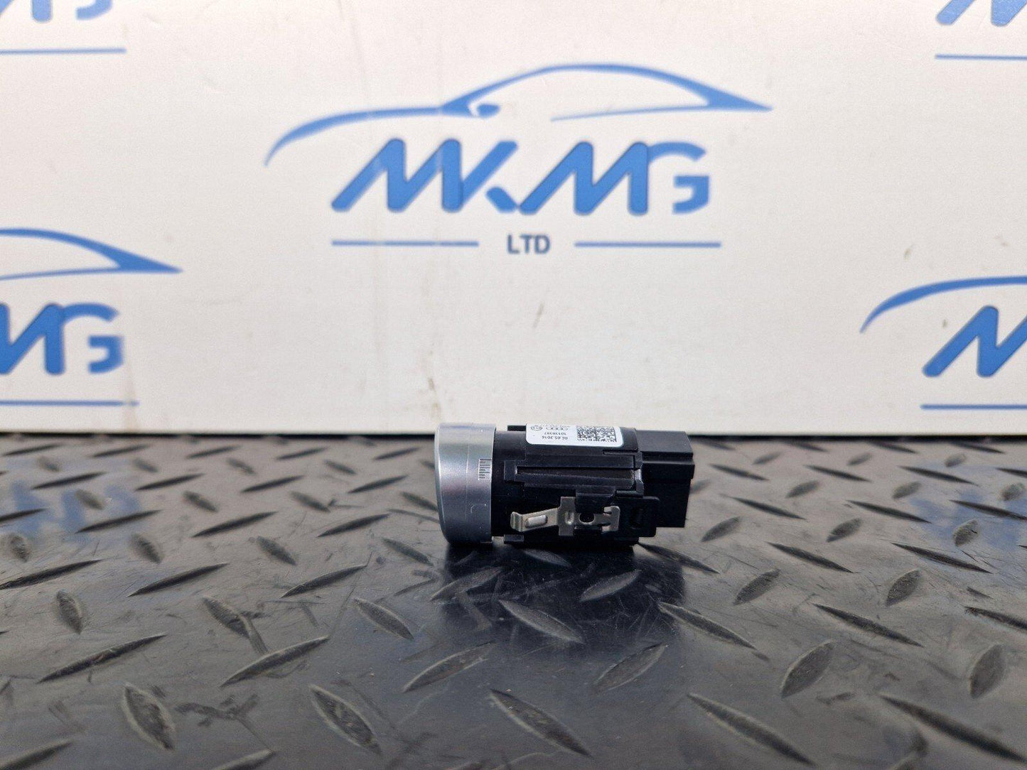 16-19 AUDI A4 AVANT B9 S-LINE ENGINE START STOP CONTROL SWITCH 8W2905217B
