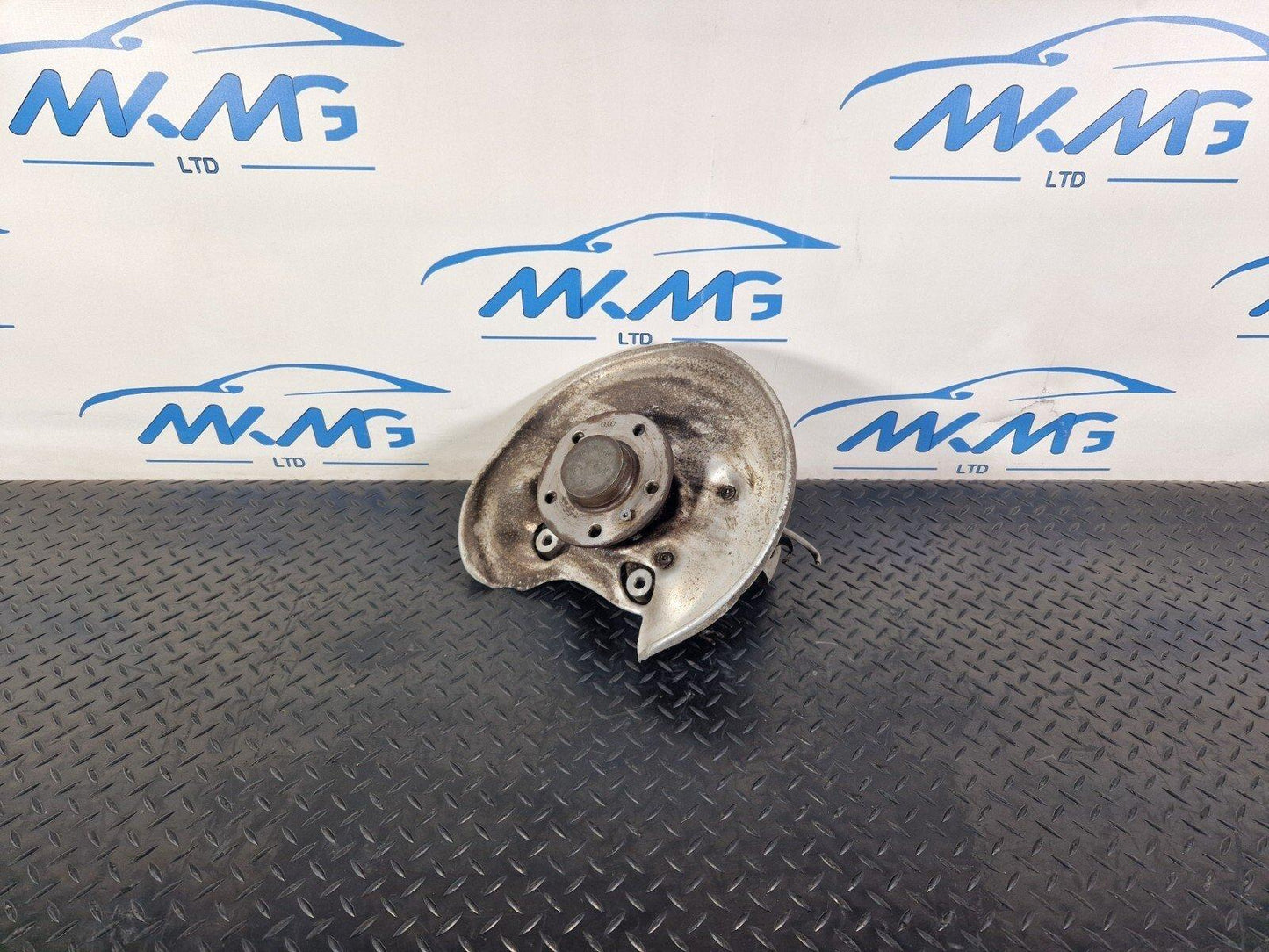 16-19 AUDI A4 B9 O/S/R REAR RIGHT WHEEL HUB & BEARING 8W0505436T 8K0501611D