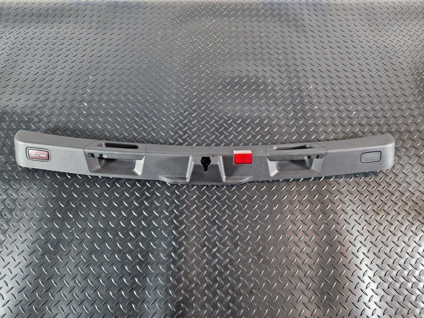 11-19 MERCEDES BENZ ML W166 REAR TAILGATE LOWER COVER LATCH TRIM A1667400572