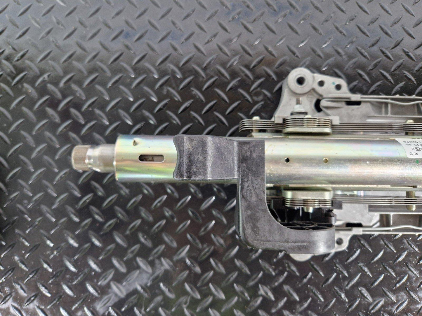 11-19 MERCEDES BENZ ML W166 GENUINE STEERING COLUMN A1664601216
