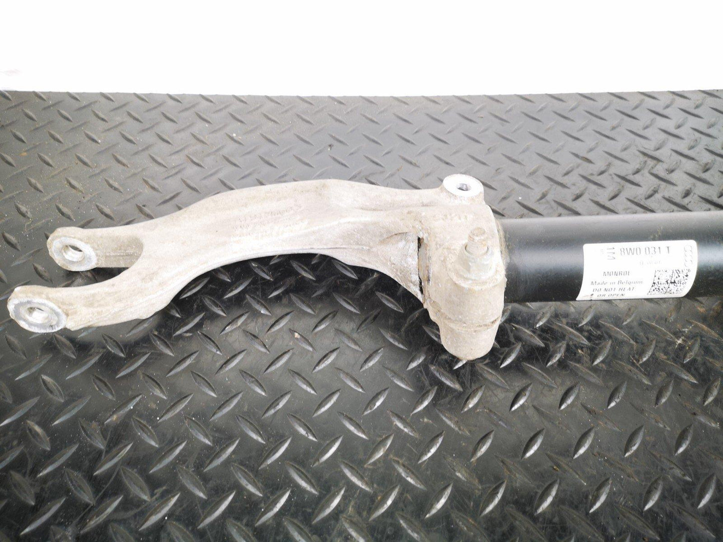 16-19 AUDI A4 B9 GENUINE FRONT RIGHT O/S SHOCK ABSORBER 8W0413031T 8W0031T