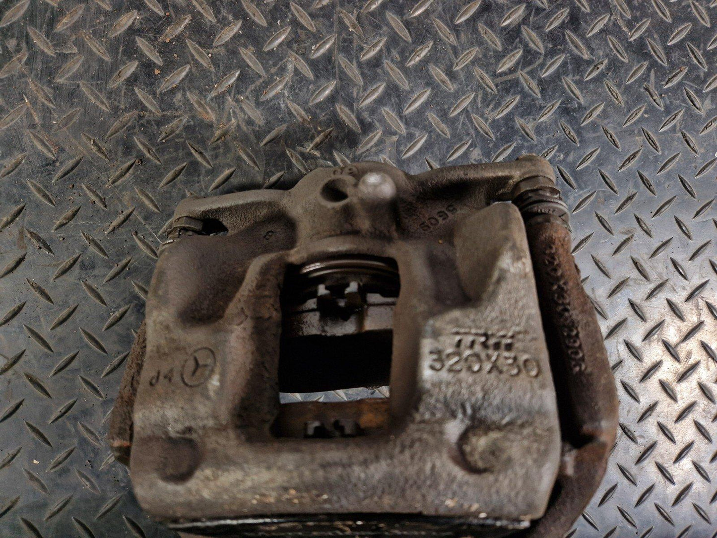 14-20 MERCEDES BENZ GLA X156 FRONT LEFT BRAKE CALIPER A24617