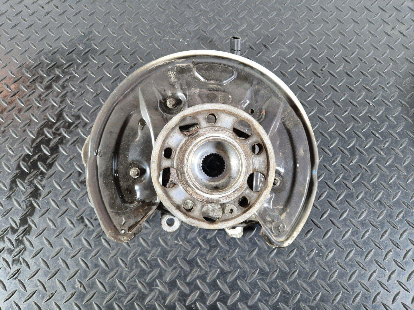 14-21 MERCEDES BENZ W205 REAR LEFT N/S WHEEL HUB CARRIER A2053500141