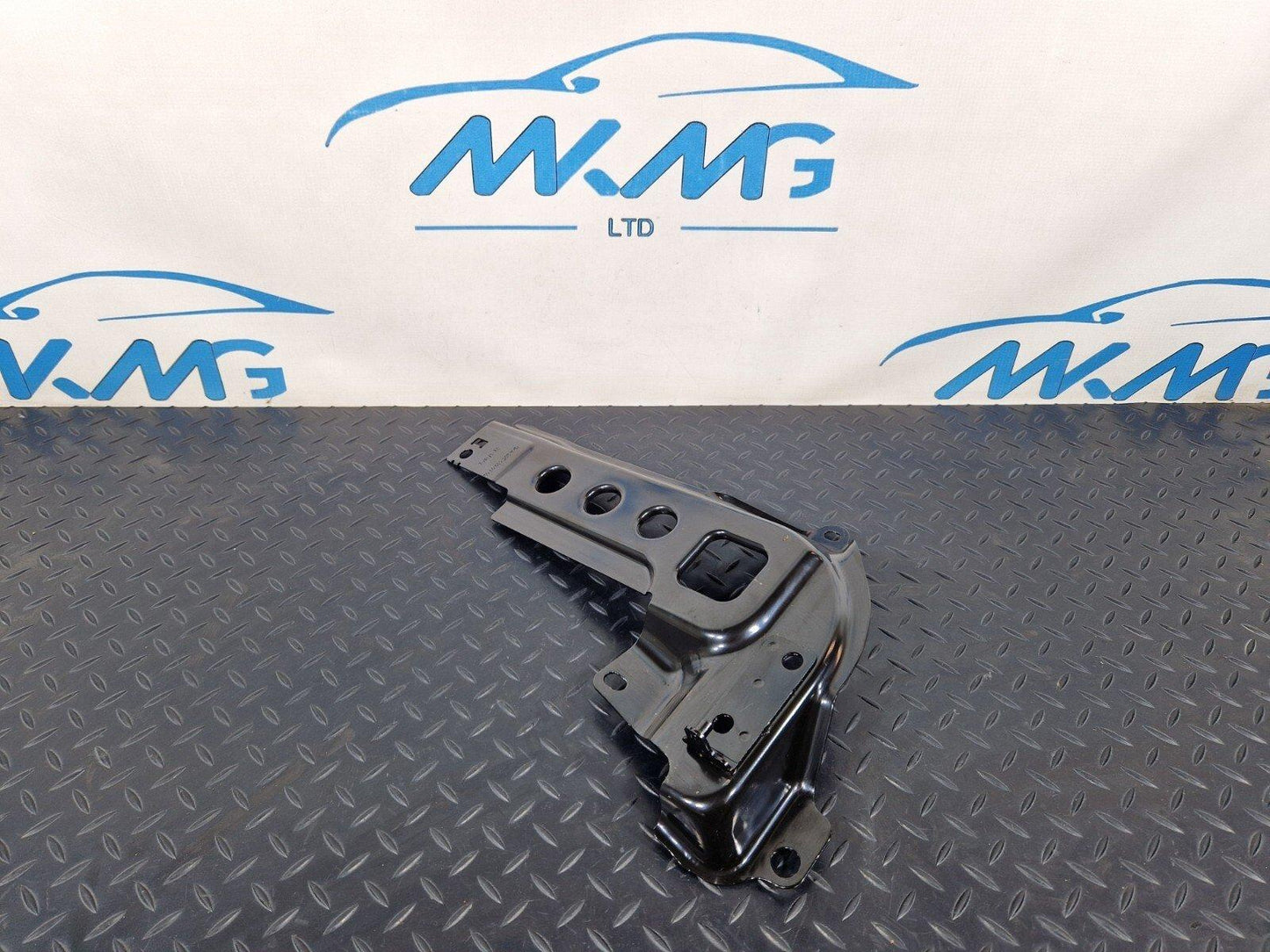 14-21 MERCEDES BENZ C200d W205 BOOT TRUNK FLOOR LEFT SUPPORT BRACKET A2056100102