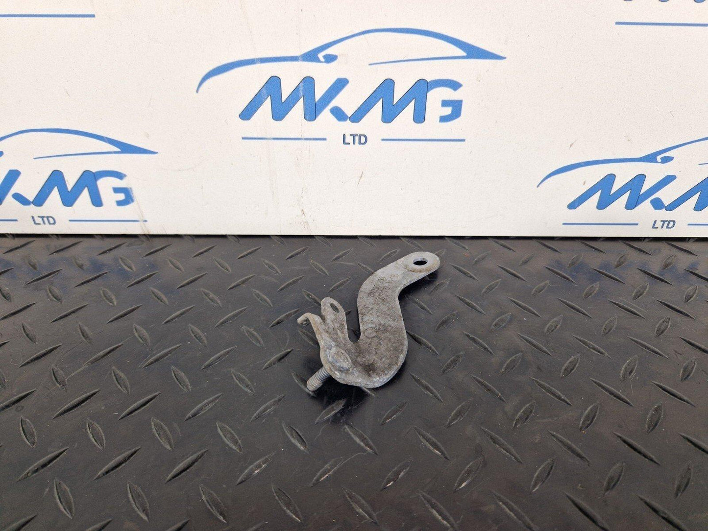 16-19 AUDI A4 AVANT B9 S-LINE OEM RIGHT HORN BRACKET OEM 8W0951230