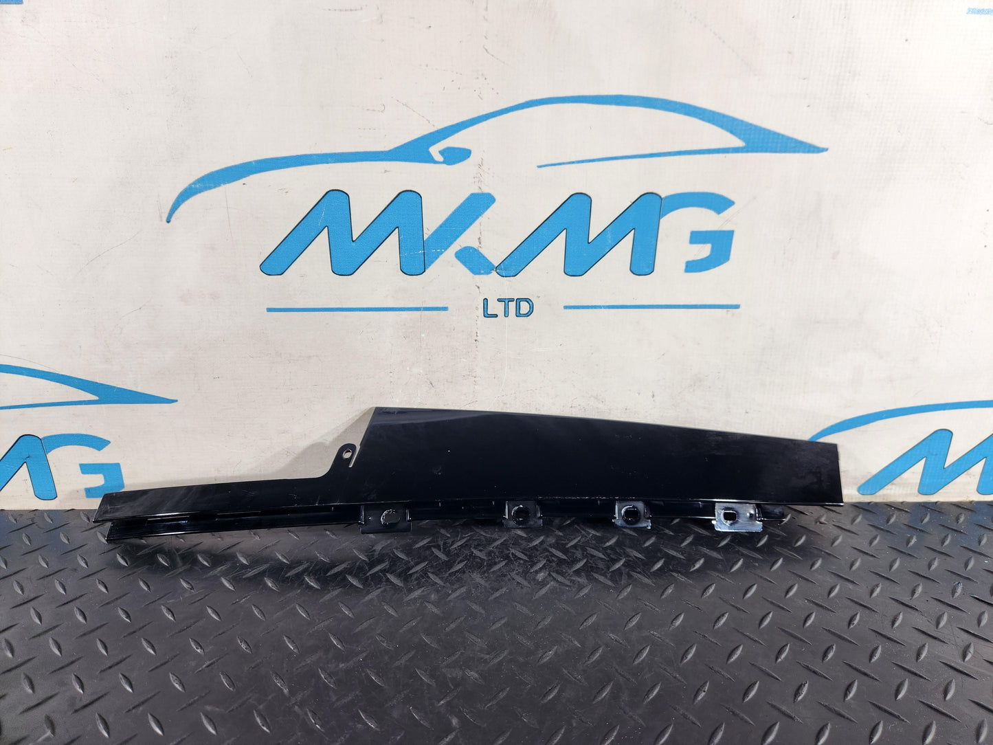 Range Rover Evoque Genuine Front Right Outer B-Pillar Trim Damaged K8D220554AD