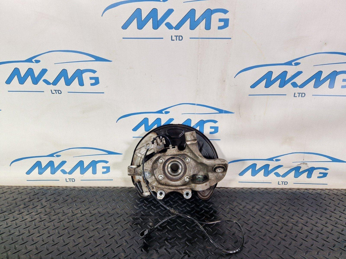 14-21 MERCEDES BENZ C200 W205 REAR LEFT PASSENGER SIDE WHEEL HUB A2055467380