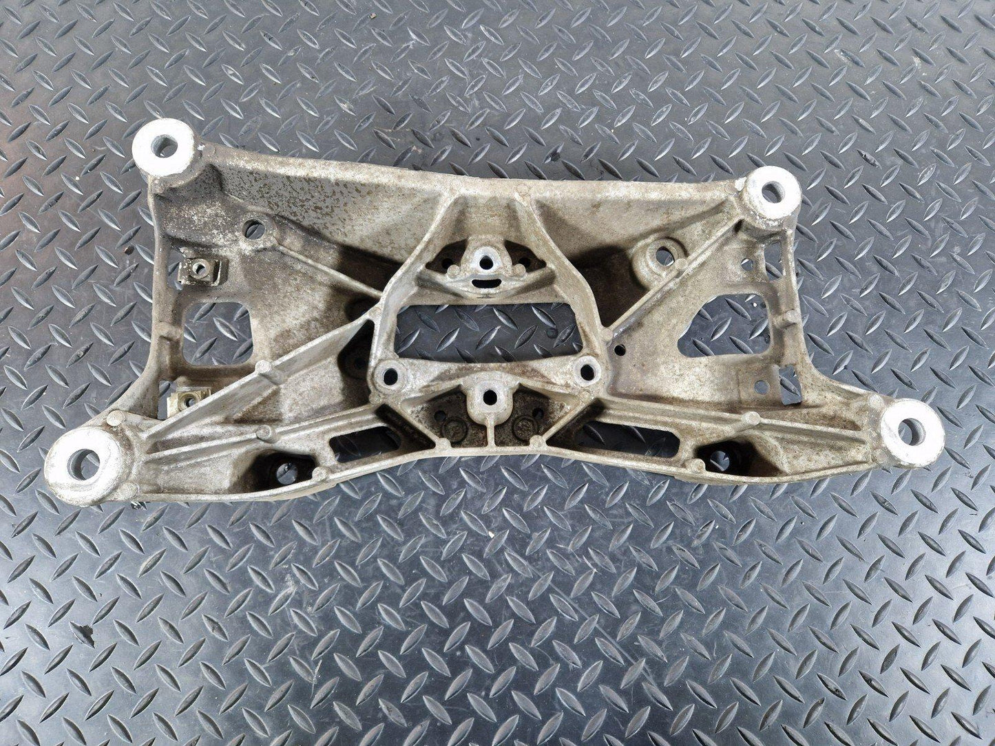 16-19 AUDI A4 B9 GENUINE OEM GEARBOX TRANSMISSION MOUNT BRACKET 8W0399262AE