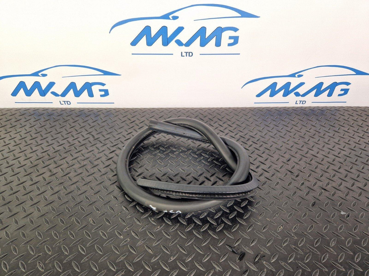 15-18 AUDI A7 4G OEM FRONT LOWER DOOR RUBBER SEAL FITS LEFT & RIGHT 4G8831707A