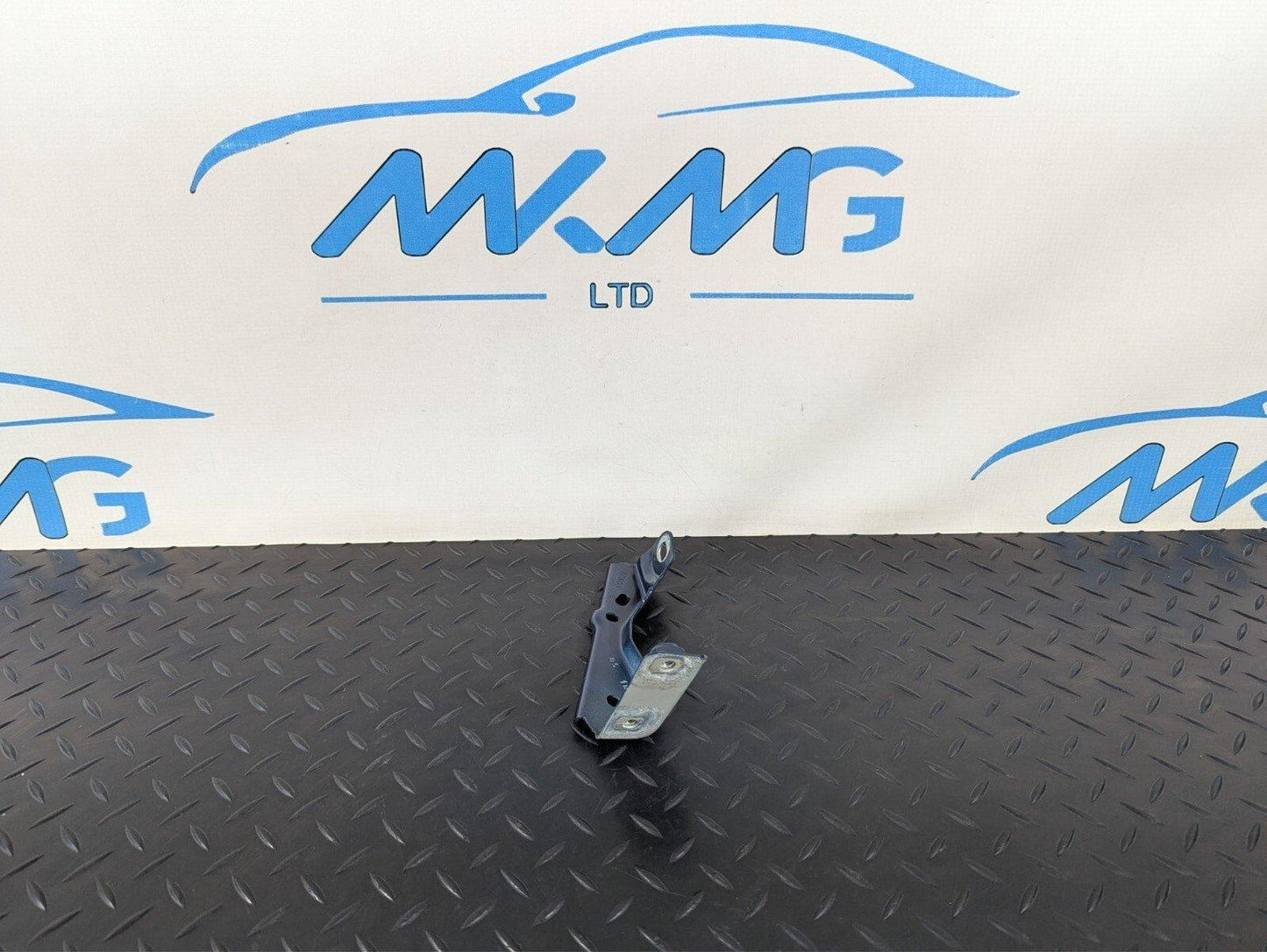 16-22 BMW X1 F48 GENUINE FRONT LEFT PASSENGER SIDE WING BRACKET MOUNT 7392803