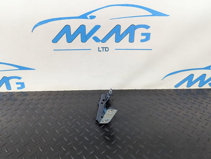 16-22 BMW X1 F48 GENUINE FRONT LEFT PASSENGER SIDE WING BRACKET MOUNT 7392803
