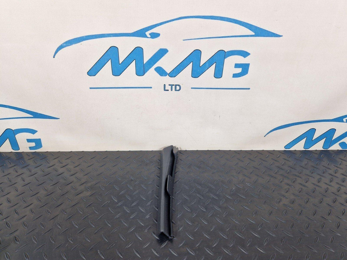 16-19 AUDI A4 B9 GENUINE RIGHT DRIVER SIDE A PILLAR BRACKET 8W0868204