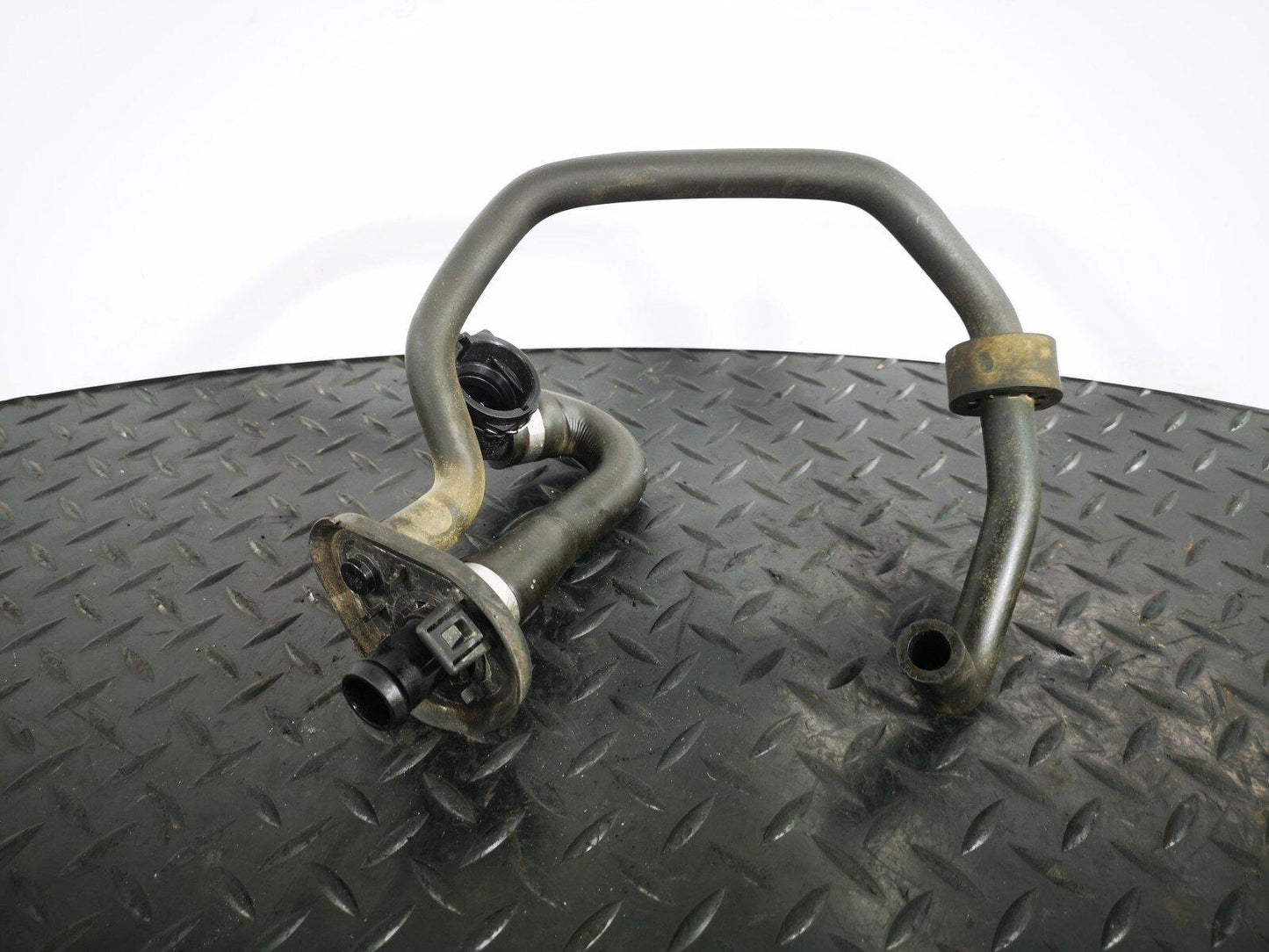 16-19 AUDI A4 B9 S-LINE GENUINE V6 3.0TDI CSW WATER COOLANT HOSES 8W2121123B