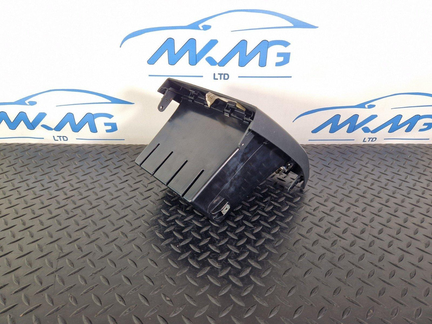 GENUINE BMW X5 E70 REAR CONSOLE COMPARTMENT BOX AND 12V SOCKET 6963377