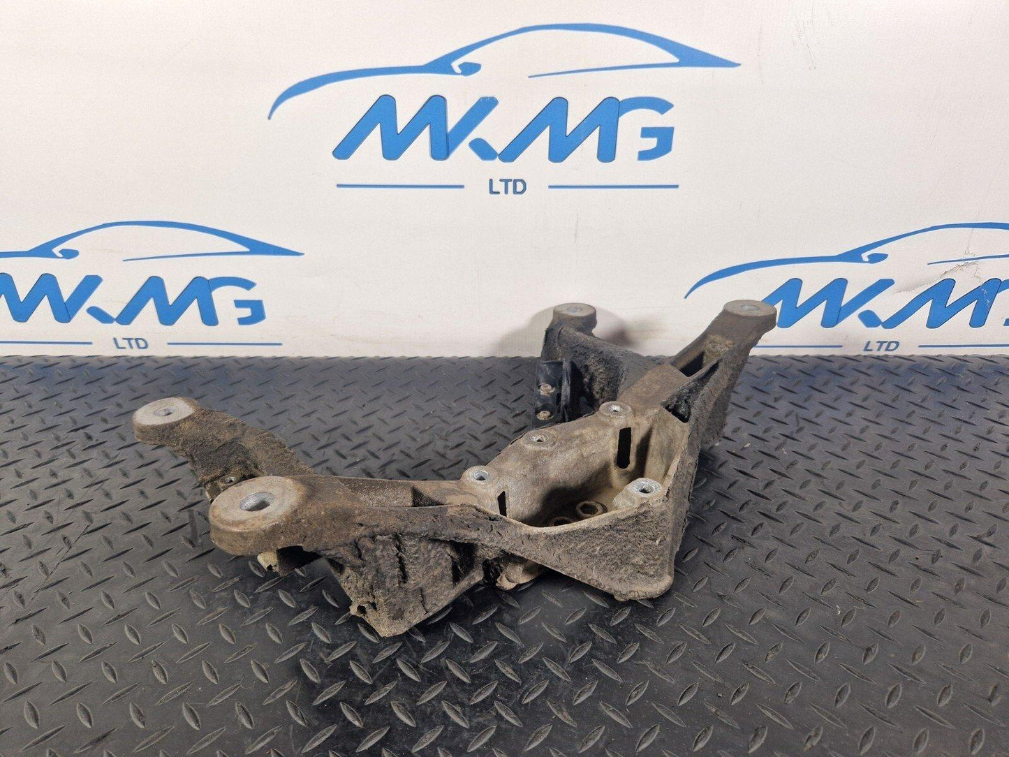 16-19 AUDI A4 B9 GENUINE MANUAL GEARBOX TRANSMISSION BRACKET 8W0399262AD