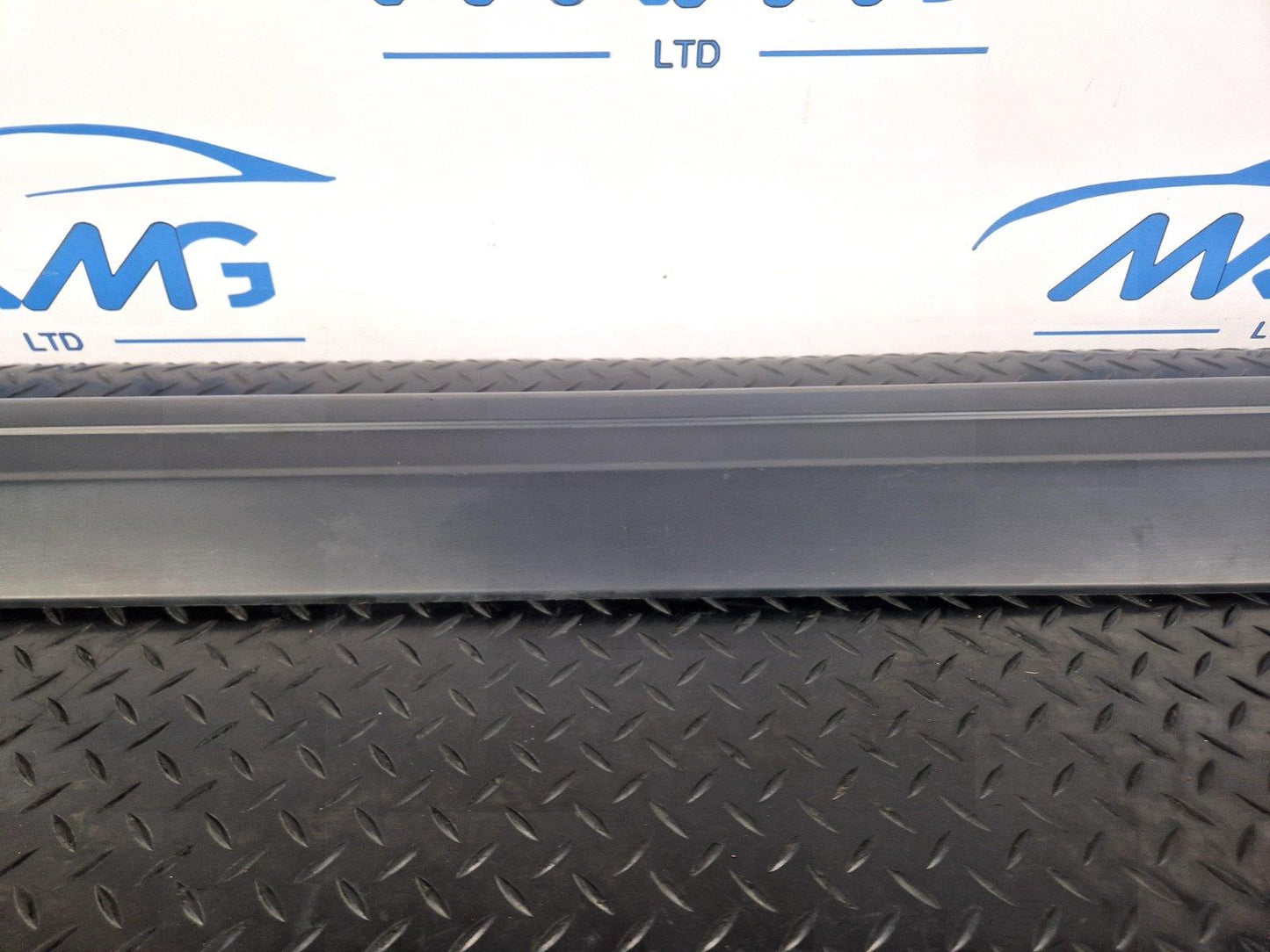 2019-ON  LAND ROVER DISCOVERY L550 LCI LEFT N/S  SKIRT IN BLACK FK72-10155-AE