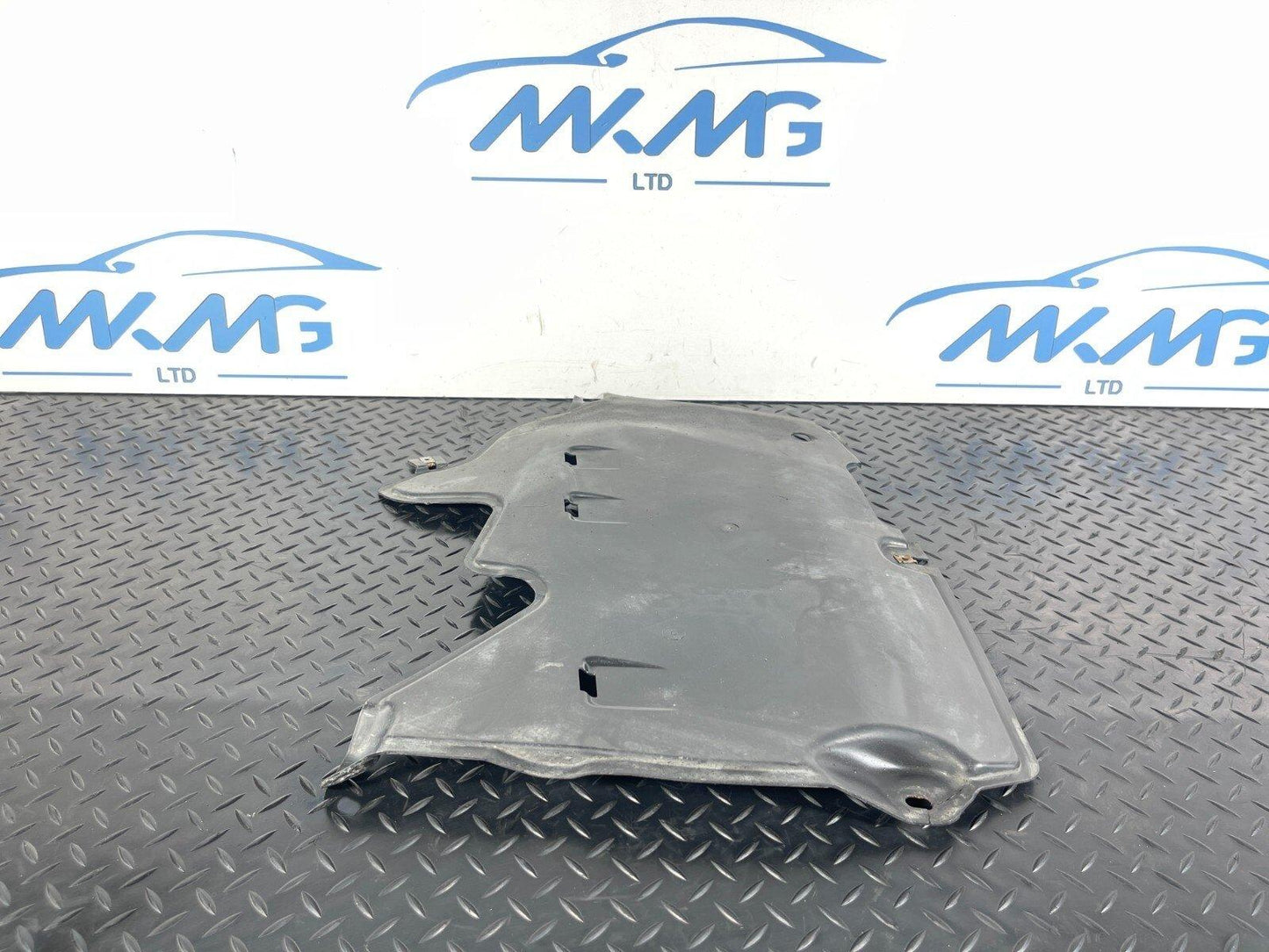 16-19 AUDI A4 B9 S-LINE GENUINE REAR LEFT SIDE UNDERTRAY COVER 8W0825217A