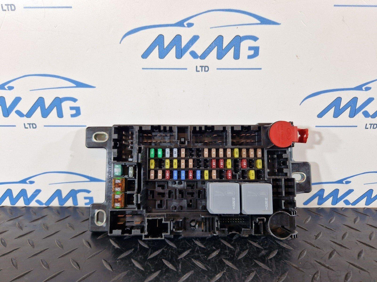 19-ON RANGE ROVER EVOQUE L551 GENUINE PASSENGER FUSE BOX M8D2-14A073-BA