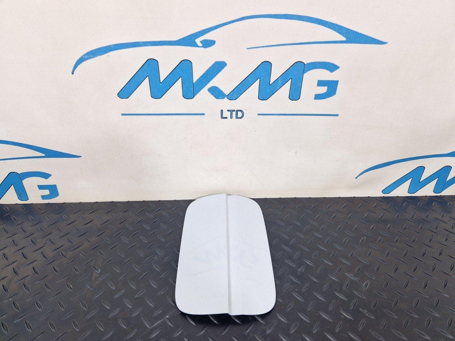 16-19 AUDI A4 B9 S-LINE GENUINE FUEL DOOR FLAP IN GLACIER WHITE 8W0809907 LS9R