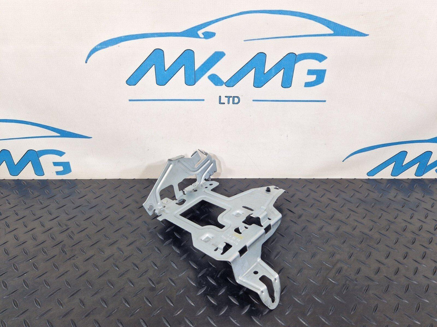 14-21 MERCEDES BENZ C220d W205 FUSE BOX RELAY HOLDER BRACKET A2055451740