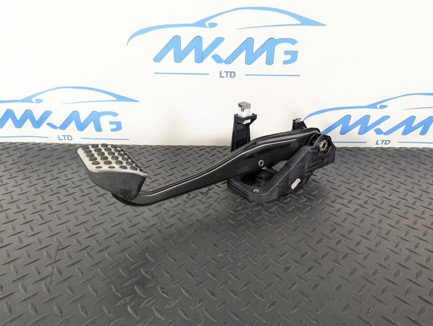 13-19 MERCEDES BENZ CLA C117 GENUINE OEM BRAKE PEDAL ASSEMBLY A2462920308