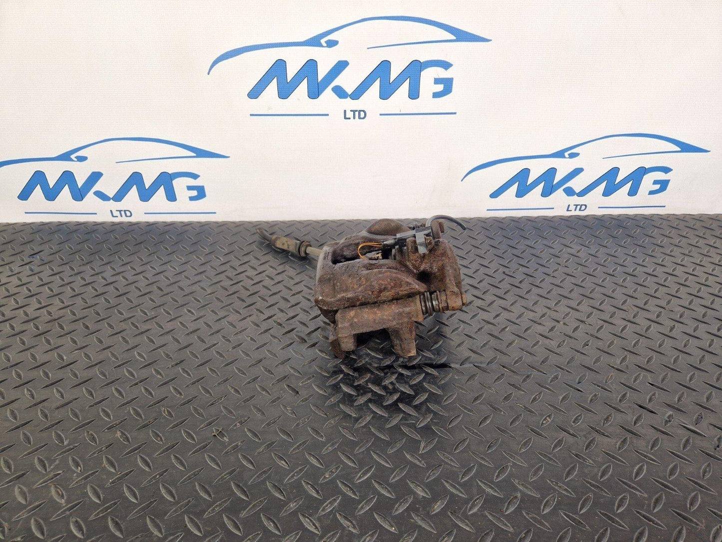 14-20 MERCEDES BENZ GLA 200 X156 GENUINE FRONT RIGHT BRAKE CALIPER A00042167881