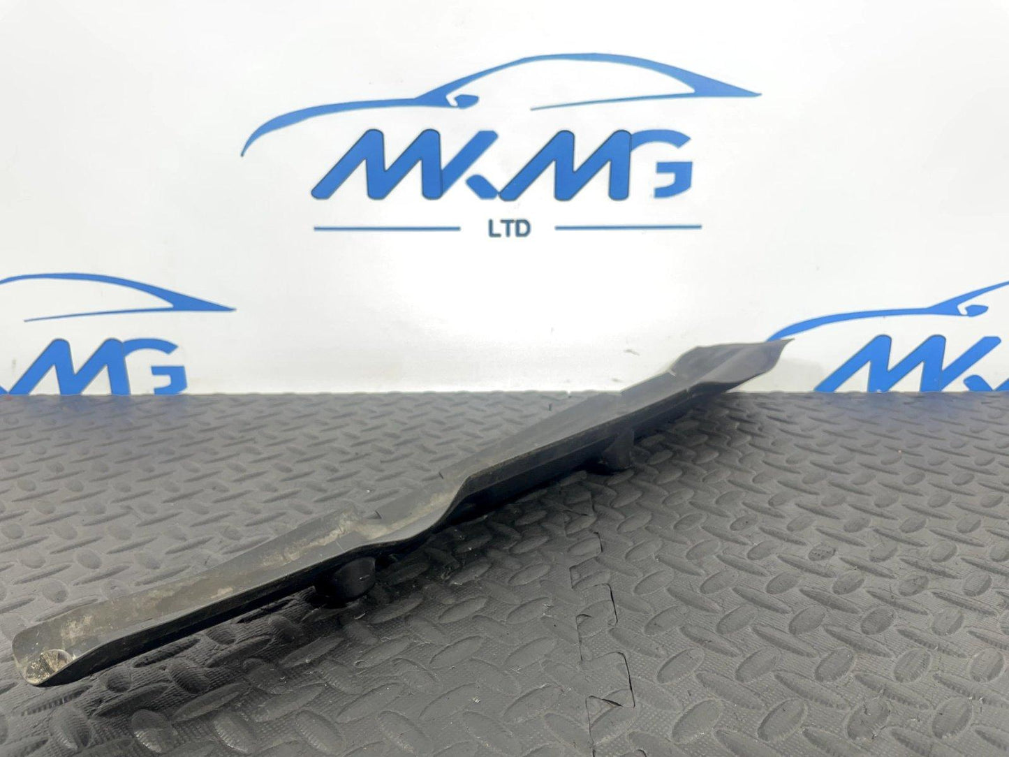 16-19 AUDI A4 B9 AVANT GENUINE FRONT LEFT SIDE WING FENDER COVER 8W0821111