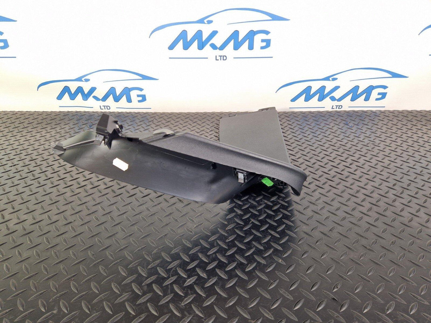 14-19 MERCEDES BENZ GLA X156 TAILGATE COVER TRIM LEFT A1567400171 A1567401900