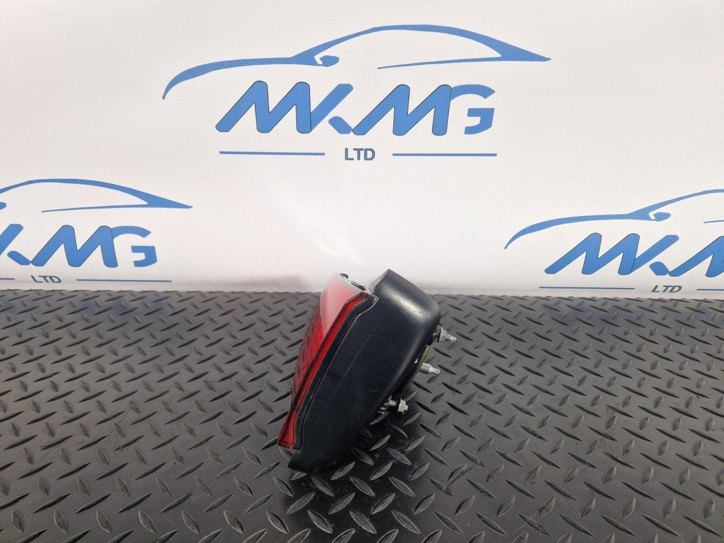 16-19 AUDI A4 B9 SALOON REAR RIGHT O/S/R INNER TAILGATE LIGHT 8W5945076A
