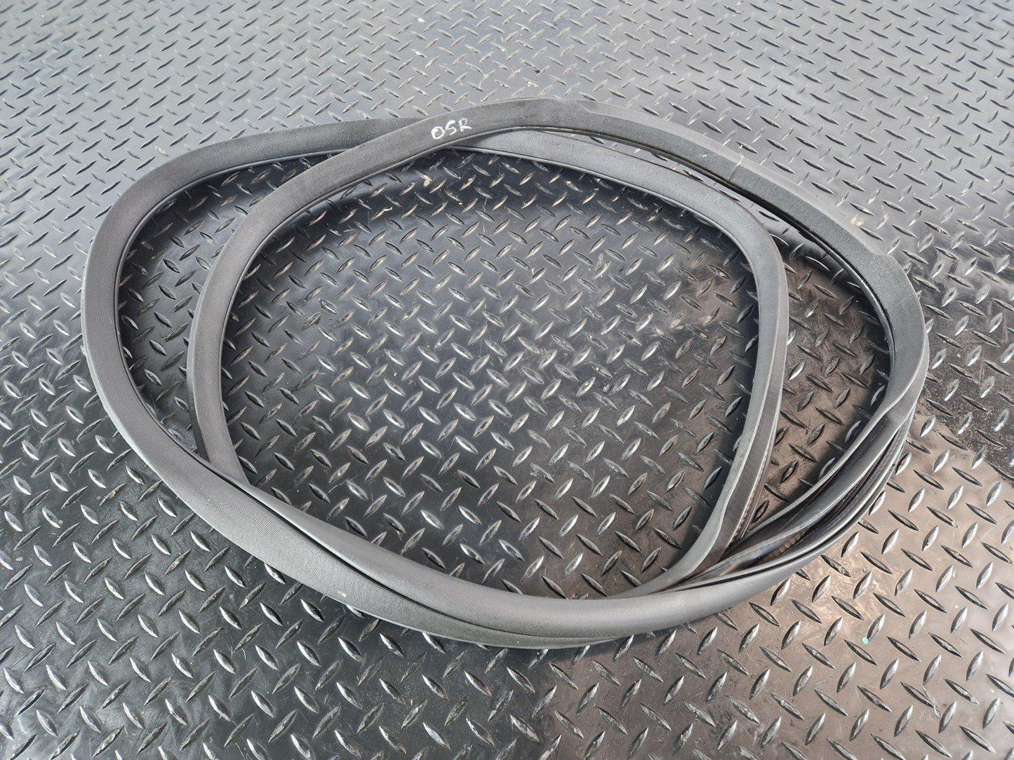 16-22 MERCEDES BENZ X253 REAR DOOR RUBBER SEAL FITS LEFT & RIGHT A2536970251