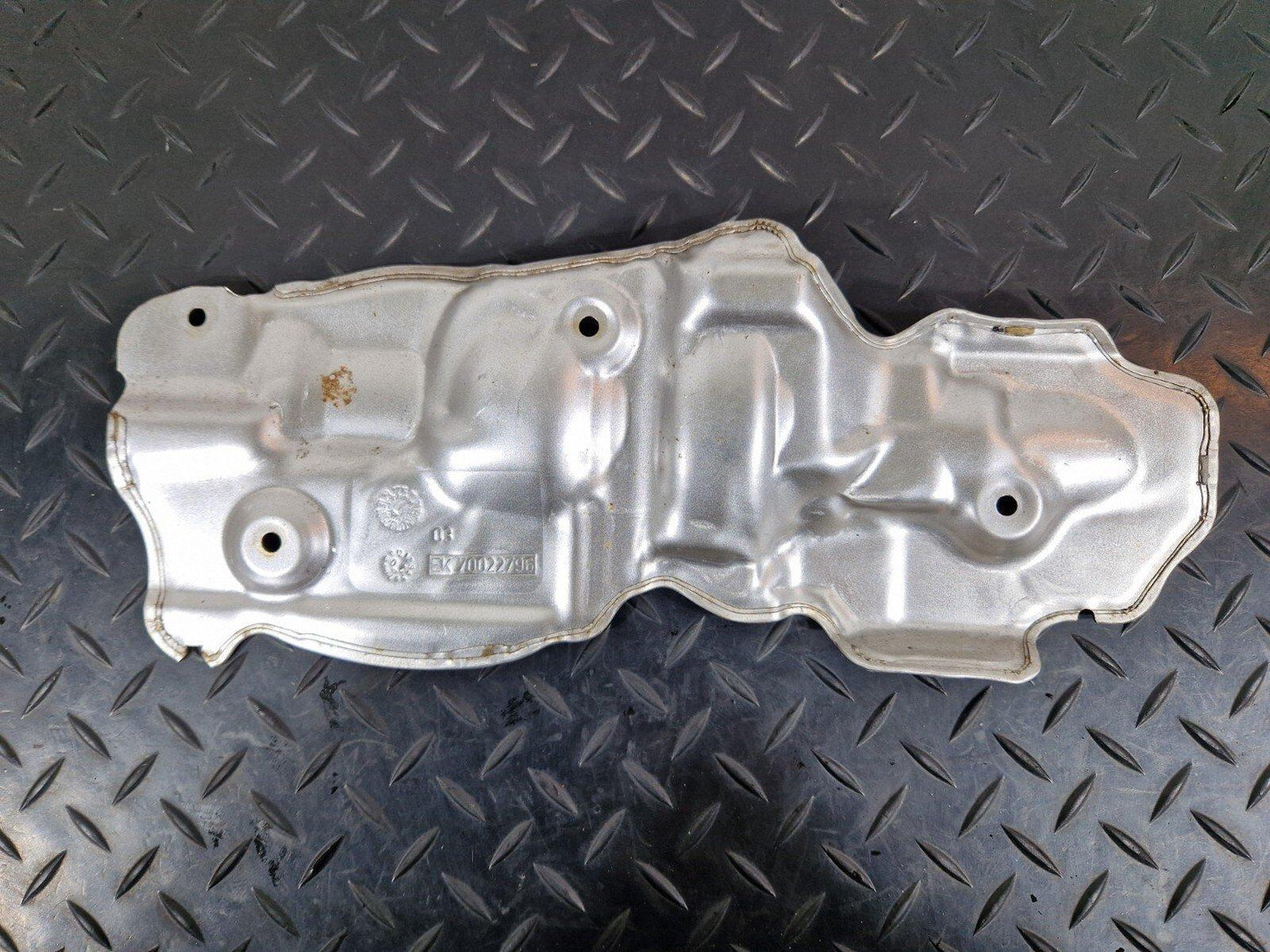 19-ON MERCEDES BENZ B CLASS W247  HEAT SHIELD  COVER PLATE EK70022796