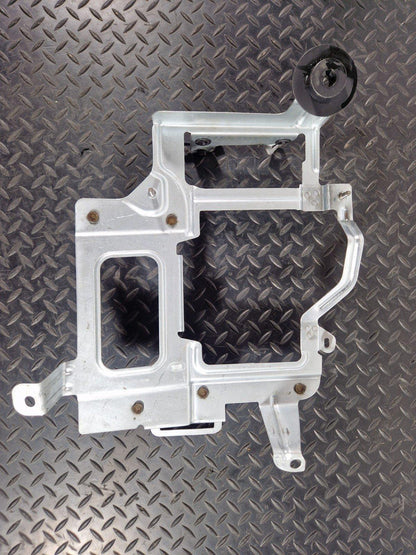 19-ON RANGE ROVER EVOQUE L551 BODY CONTROL MODULE BRACKET MOUNT M8D214D142BB