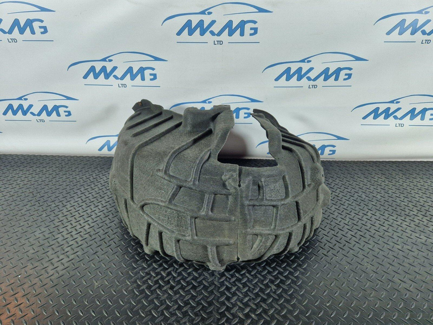 16-19 AUDI A4 B9 GENUINE REAR LEFT WHEEL ARCH 8W0810171F