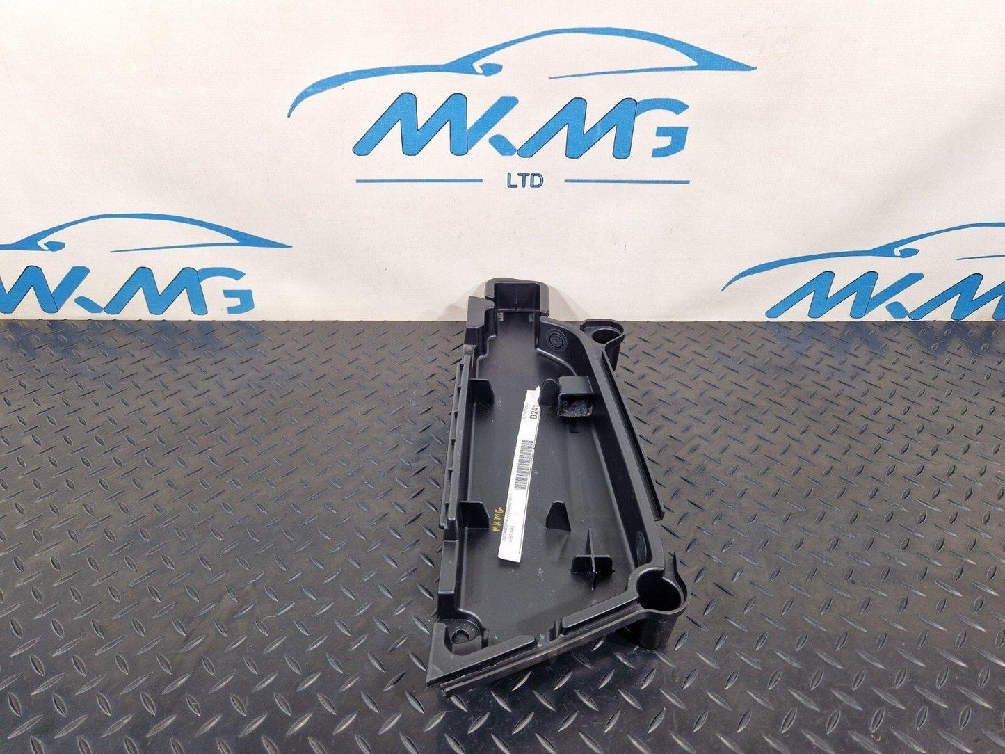 14-21 MERCEDES BENZ C220d W205 WARNING TRIANGLE TRAY A2056803903