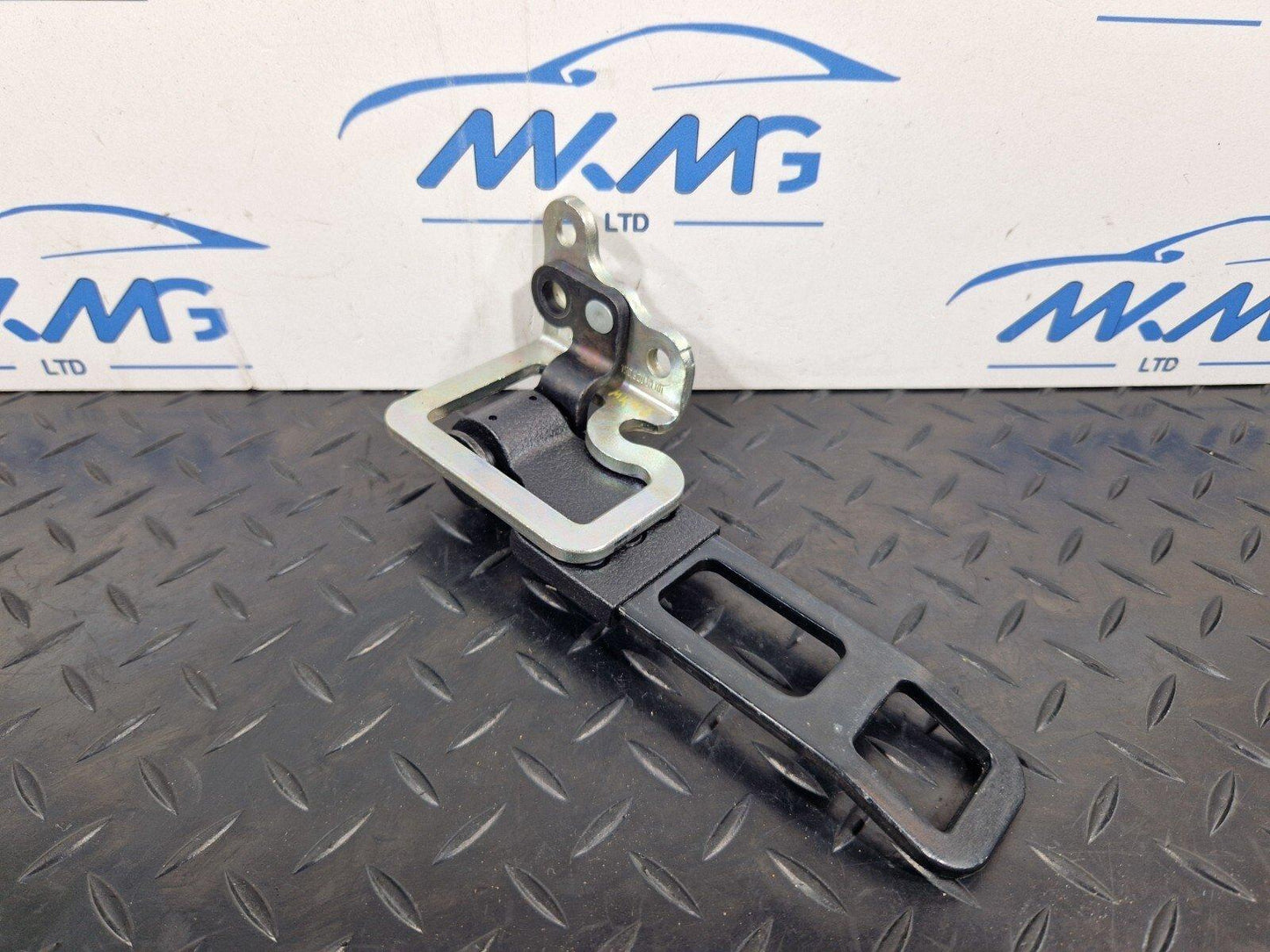 14-20 MERCEDES GLA 200 X156 OEM REAR BACKREST RETAINING LEFT BRACKET A1569208100