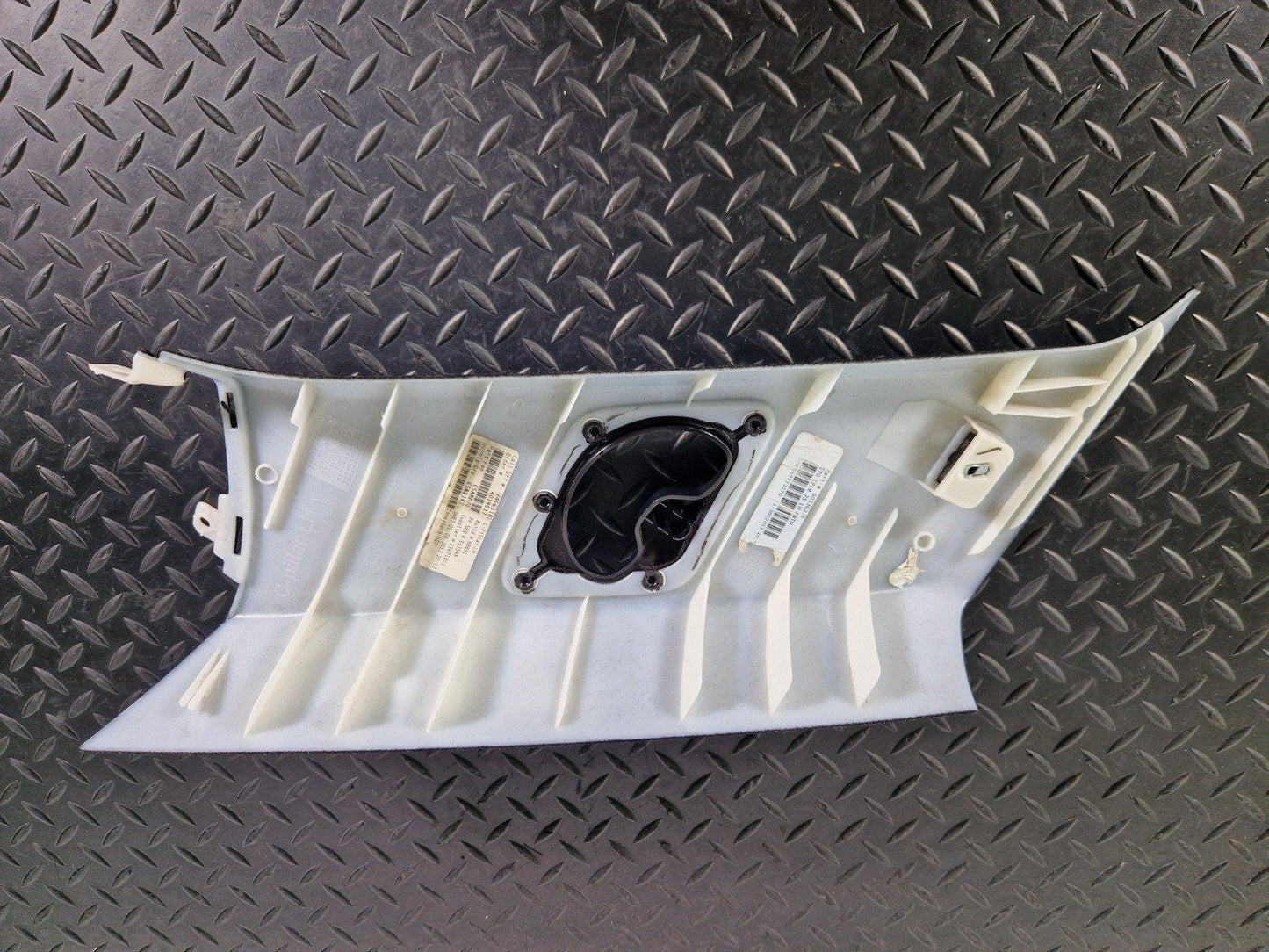 10-13 BMW X5 E70 LCI GENUINE REAR DRIVER SIDE C-PILLAR 9169310