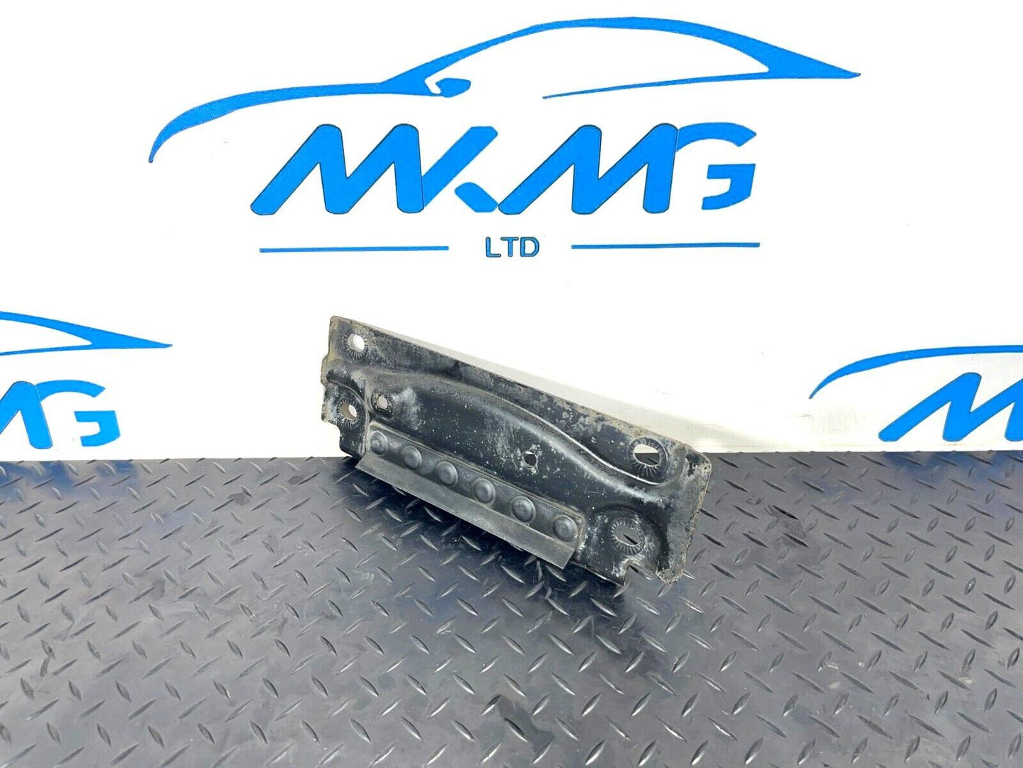 16-19 AUDI A4 B9 AVANT MUFFLER MOUNT BRACKET PLATE 8W0803183A