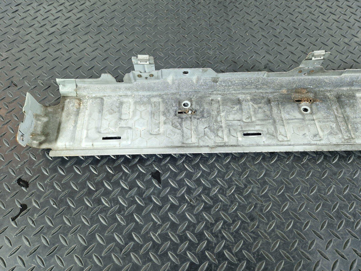 14-23 MERCEDES BENZ VITO W447 SLIDING DOOR STEP MOUNT BRACKET LEFT A4477303400