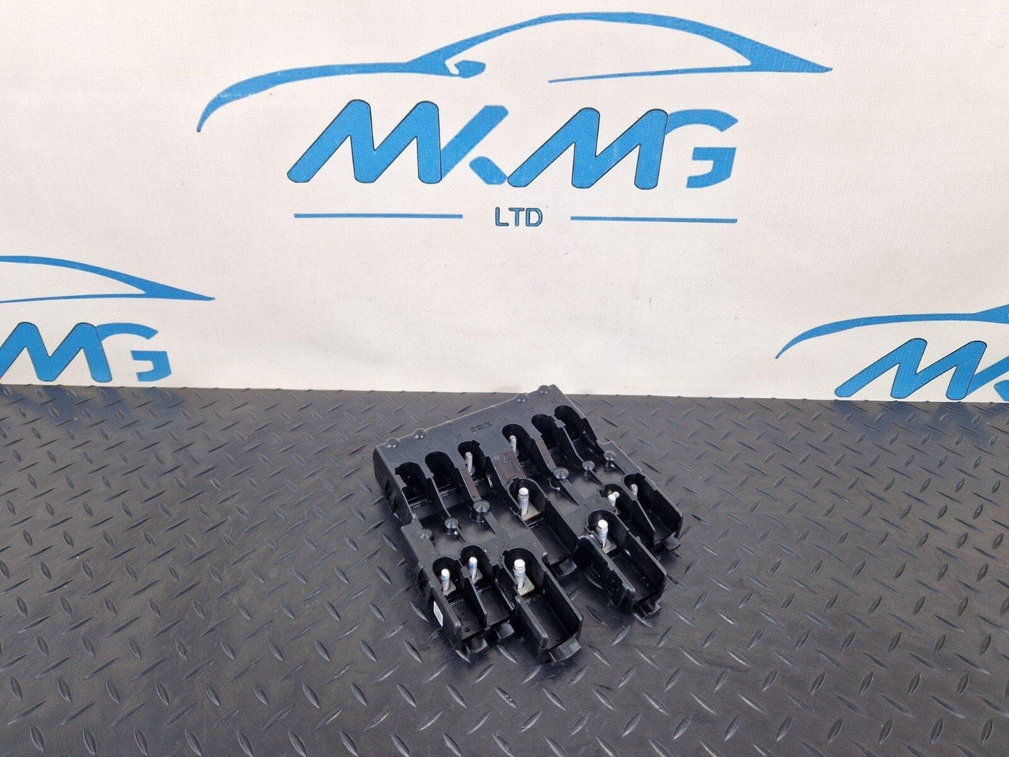 18-ON MERCEDES BENZ SPRINTER  W907 BATTERY TERMINAL FUSE BOX A9075401805