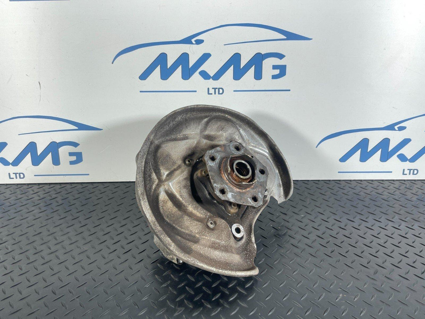 16-19 AUDI A4 B9 QUATTRO GENUINE FRONT RIGHT DRIVER SIDE WHEEL HUB 8W0505436AA