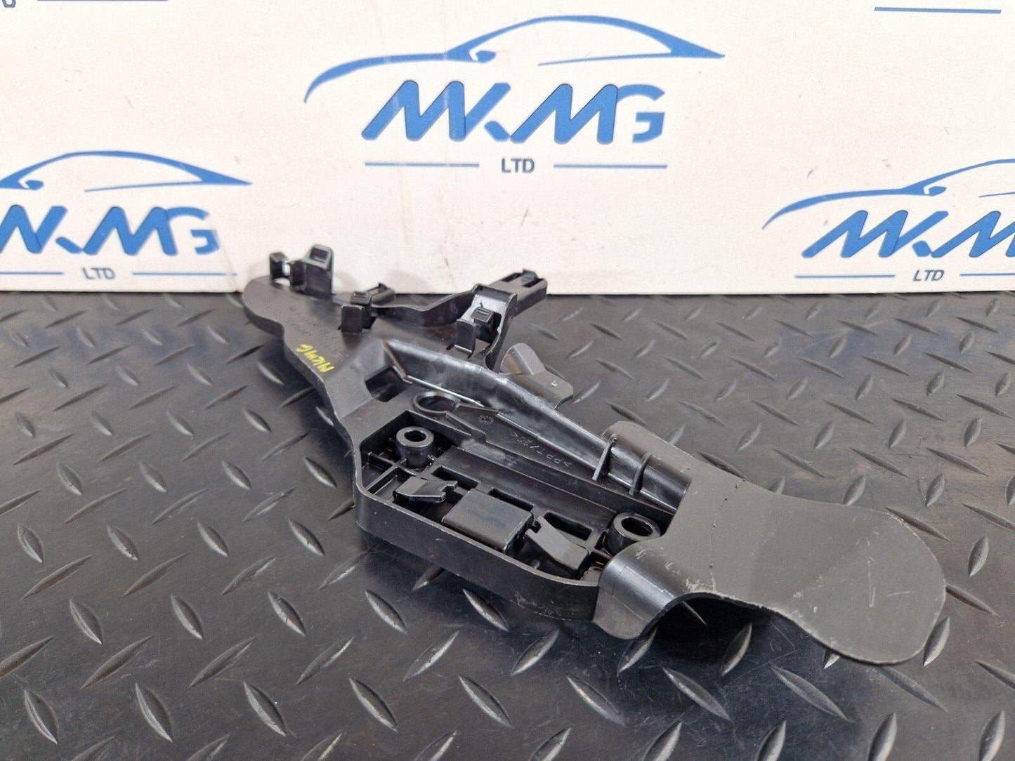 11-19 MERCEDES BENZ ML W166 OEM FRONT LEFT N/S DOOR LOCK BRACKET A1667231114