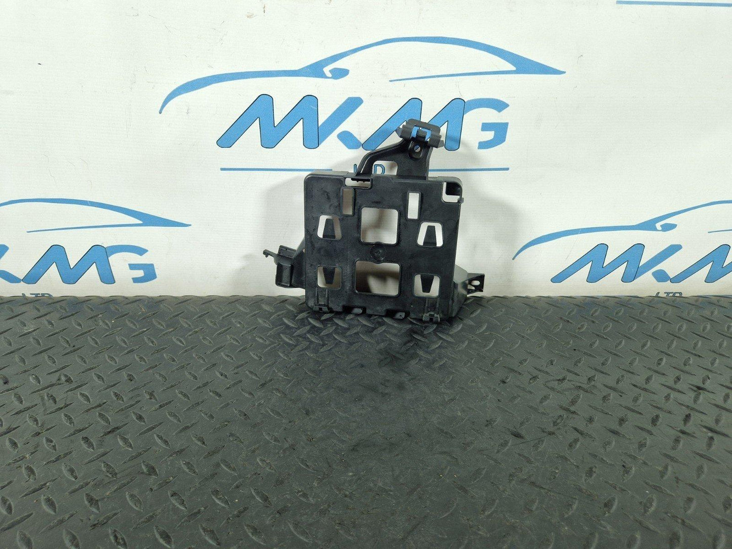 17-24 AUDI S5 F5 GENUINE OEM COMFORT CONTROL MODULE BRACKET HOLDER 8W0907368