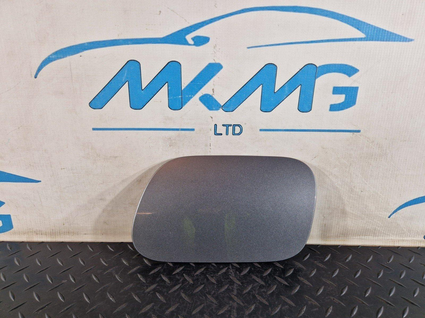 10-18 VW TOUAREG 7P FUEL FILLER FLAP LID COVER IN GREY 9Q / M7W  7P6809909A