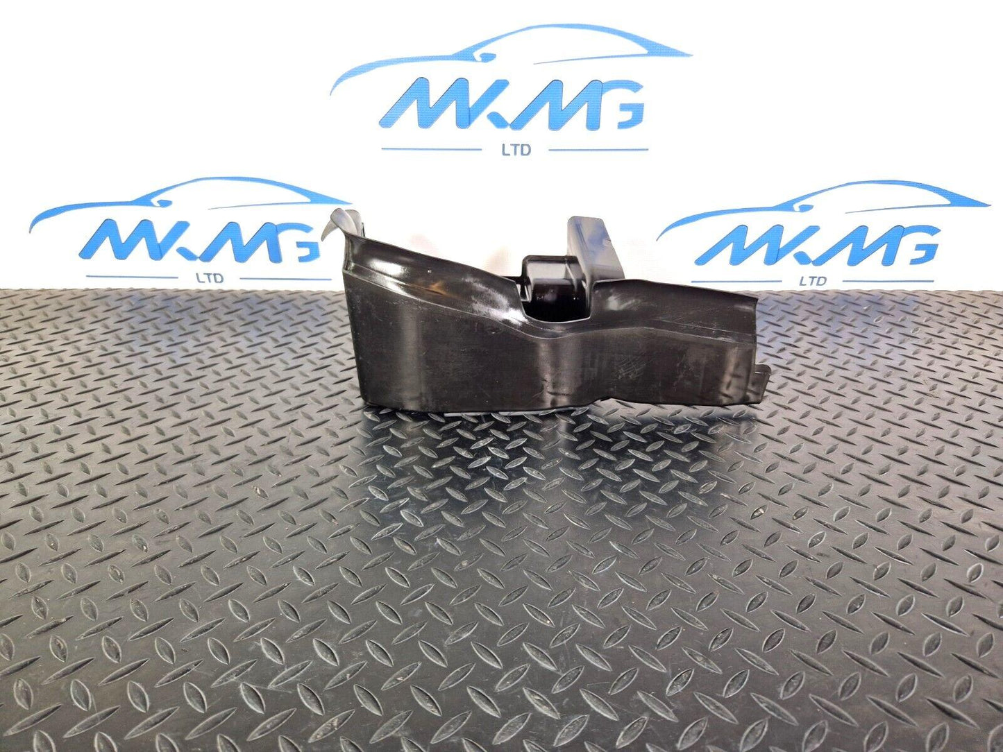 14-21 MERCEDES BENZ C220d W205 N/S AIR GUIDE DUCT CHANNEL A9108804600