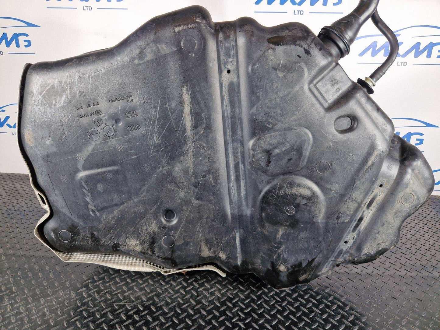 16-19 AUDI A4 B9 AVAN 2.0TDI DIESEL FUEL TANK WITH PUMP 8W0201021CG 8W02012WD